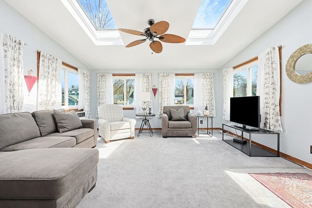 18 Circle Dr, Framingham, MA 01702