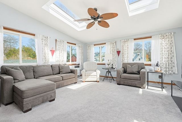 18 Circle Dr, Framingham, MA 01702