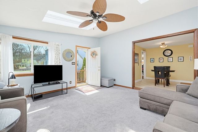 18 Circle Dr, Framingham, MA 01702