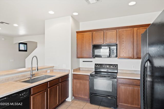 10402 S Cutting Horse Drive, Vail, AZ 85641