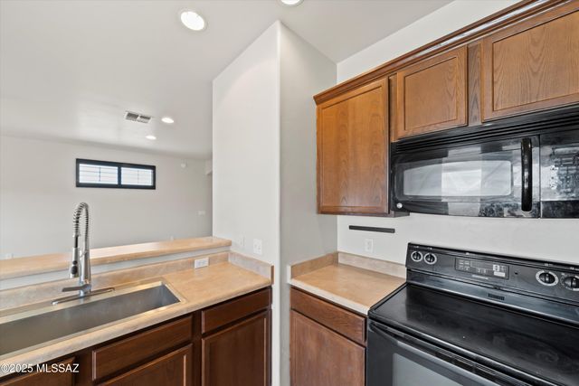 10402 S Cutting Horse Drive, Vail, AZ 85641