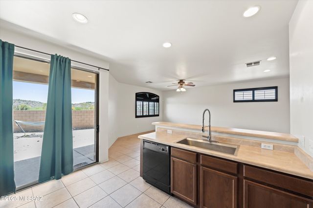 10402 S Cutting Horse Drive, Vail, AZ 85641