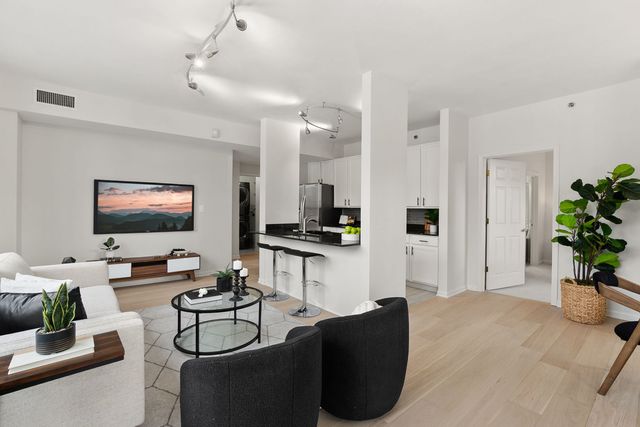 400 W Ontario Street 801, Chicago, IL 60654