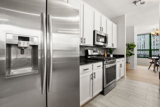 400 W Ontario Street 801, Chicago, IL 60654