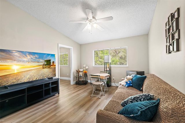 3690 N 56th Ave 948, Hollywood, FL 33021