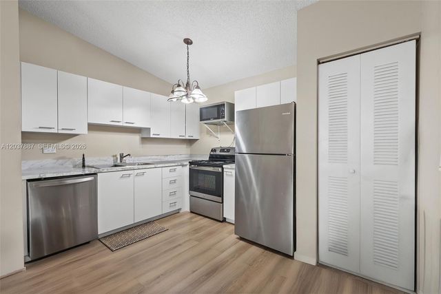 3690 N 56th Ave 948, Hollywood, FL 33021