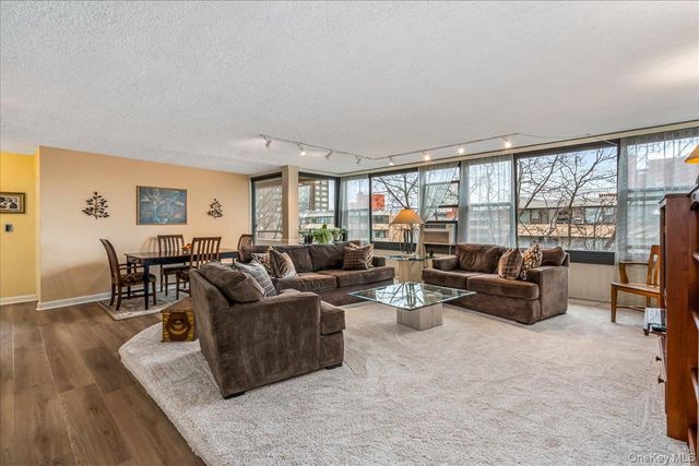 7-24 166th Street 8C, Beechhurst, NY 11357