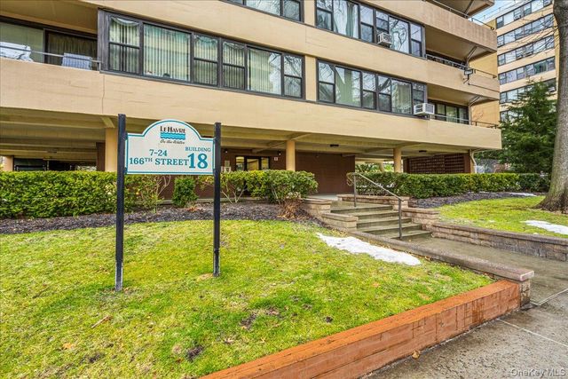 7-24 166th Street 8C, Beechhurst, NY 11357