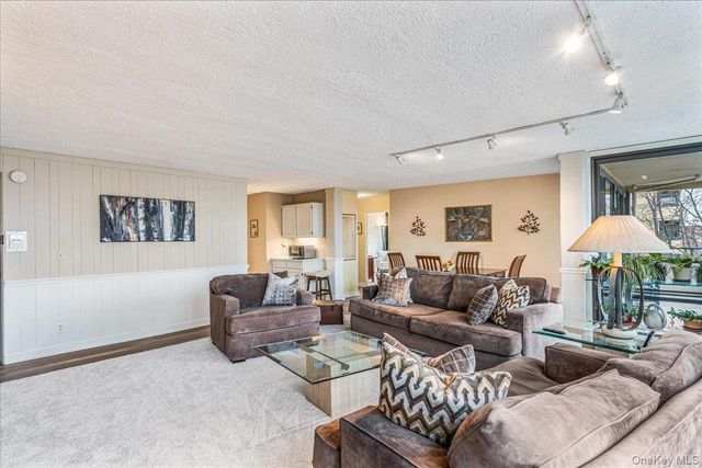 7-24 166th Street 8C, Beechhurst, NY 11357