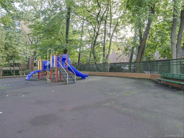 7-24 166th Street 8C, Beechhurst, NY 11357