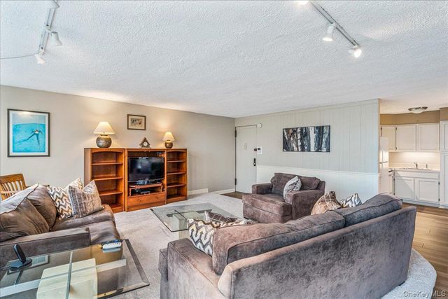 7-24 166th Street 8C, Beechhurst, NY 11357