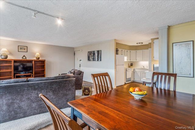 7-24 166th Street 8C, Beechhurst, NY 11357