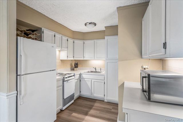 7-24 166th Street 8C, Beechhurst, NY 11357