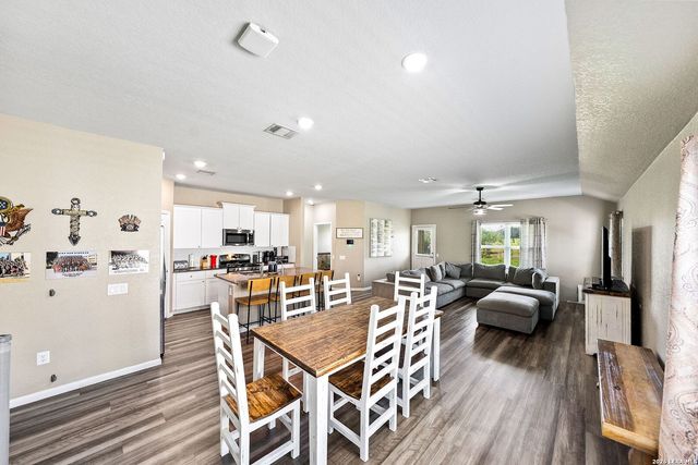 811 BLUE LANDING, San Antonio, TX 78221