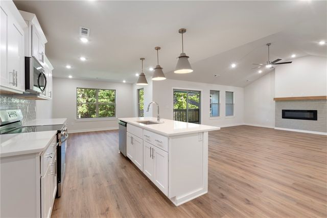 34 Brierfield Lane, Bella Vista, AR 72714