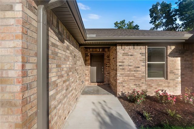 34 Brierfield Lane, Bella Vista, AR 72714