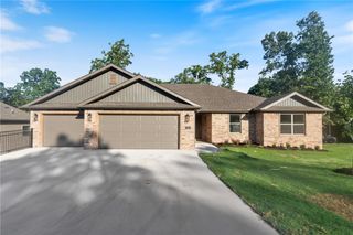 34 Brierfield Lane, Bella Vista, AR 72714