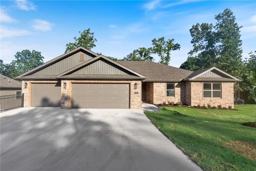 34 Brierfield Lane, Bella Vista, AR 72714