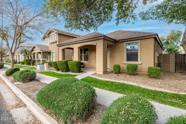2854 S PEEL Drive, Gilbert, AZ 85295