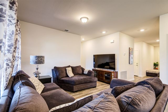 905 Avagail Avenue, Springtown, TX 76082