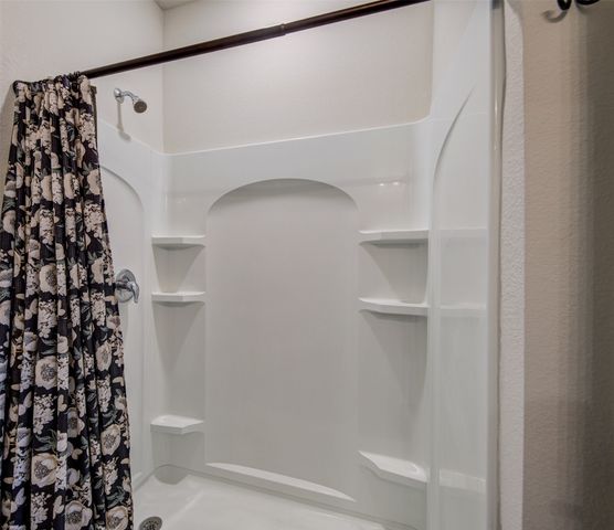 905 Avagail Avenue, Springtown, TX 76082