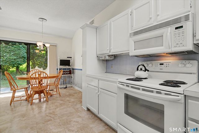 1003 Heritage Village B, Southbury, CT 06488