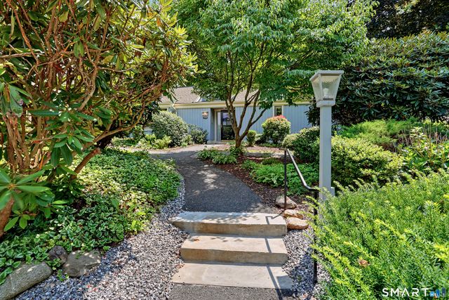 1003 Heritage Village B, Southbury, CT 06488