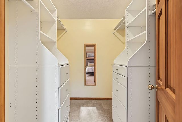 1947 Arona Street, Roseville, MN 55113