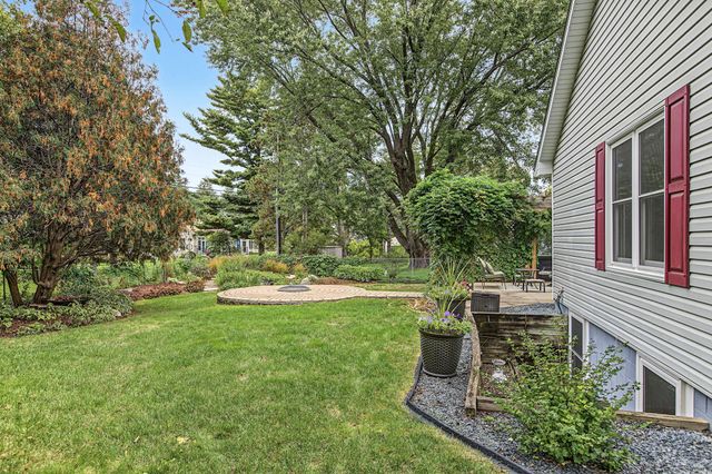 1947 Arona Street, Roseville, MN 55113
