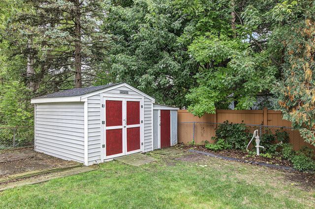 1947 Arona Street, Roseville, MN 55113