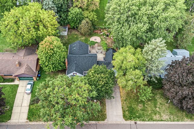 1947 Arona Street, Roseville, MN 55113