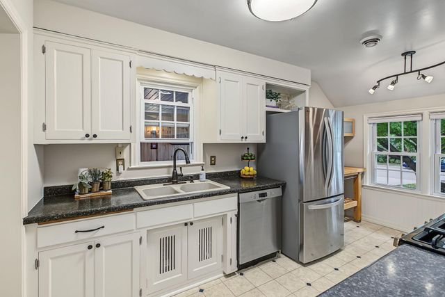 1947 Arona Street, Roseville, MN 55113