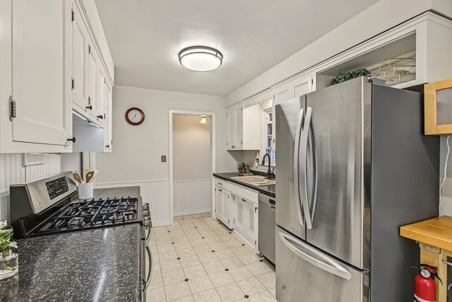 1947 Arona Street, Roseville, MN 55113