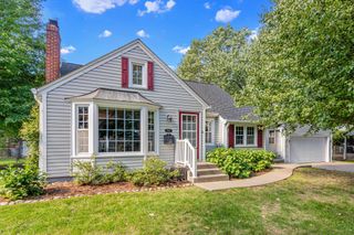 1947 Arona Street, Roseville, MN 55113