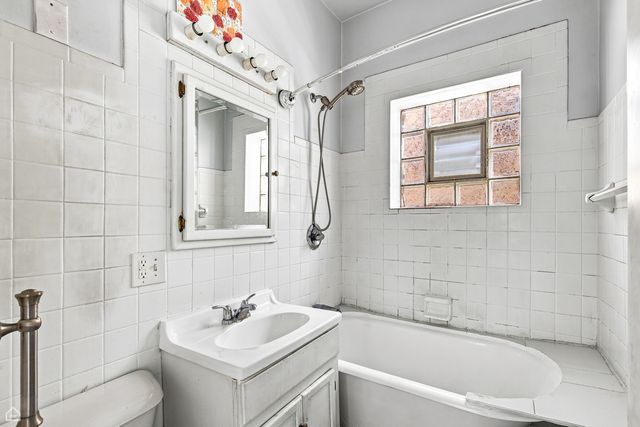2959 N ELSTON Avenue, Chicago, IL 60618