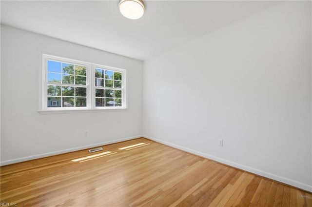 4 Hondo CT, Hampton, VA 23669