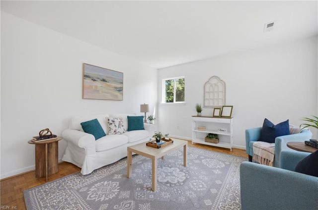 4 Hondo CT, Hampton, VA 23669