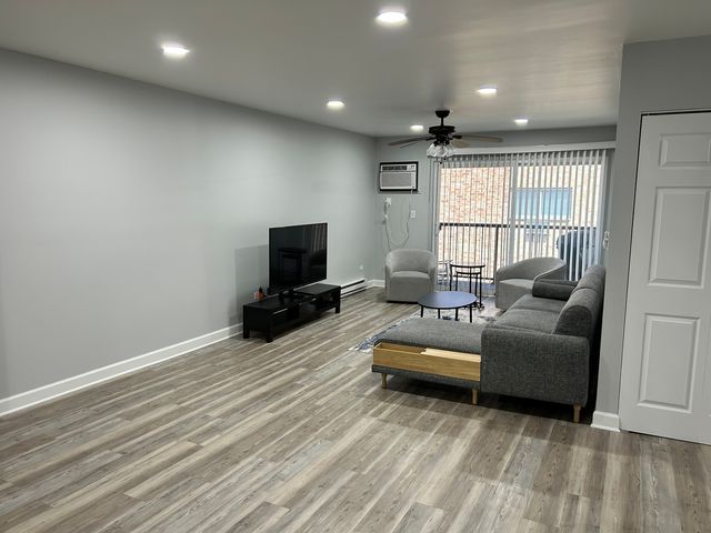 822 E OLD WILLOW Road E 201, Prospect Heights, IL 60070