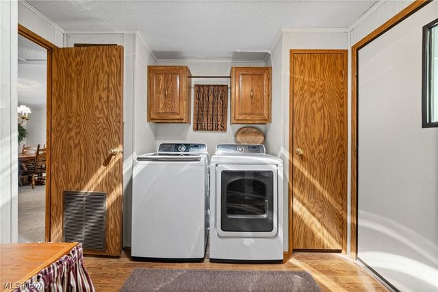 3 Lees Lane, Olmsted Twp, OH 44138