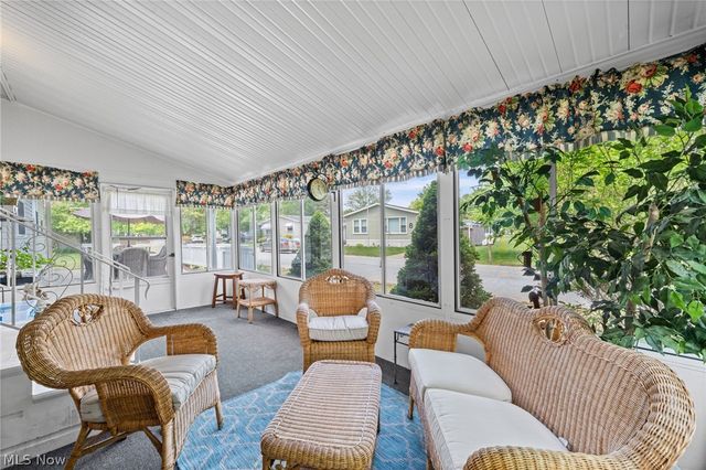 3 Lees Lane, Olmsted Twp, OH 44138
