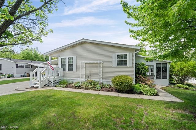 3 Lees Lane, Olmsted Twp, OH 44138