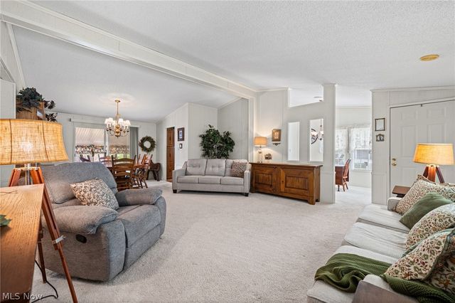 3 Lees Lane, Olmsted Twp, OH 44138