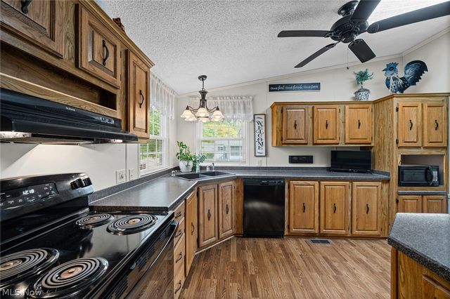 3 Lees Lane, Olmsted Twp, OH 44138