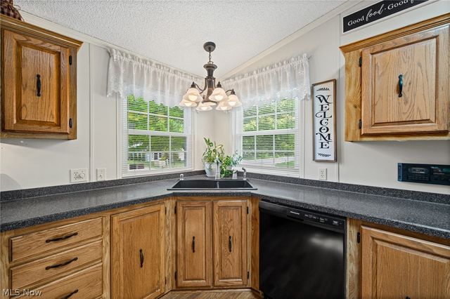 3 Lees Lane, Olmsted Twp, OH 44138