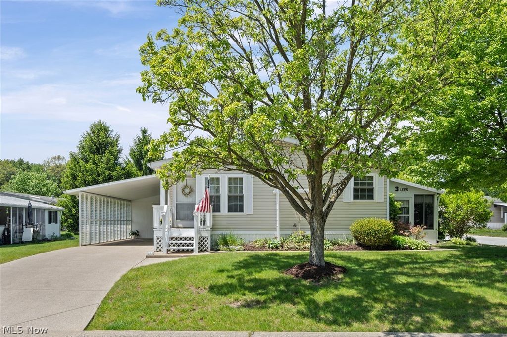 3 Lees Lane, Olmsted Twp, OH 44138