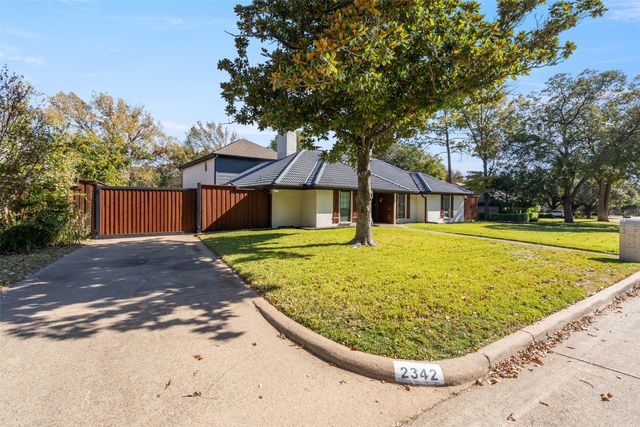 2342 King Richard Drive, Grand Prairie, TX 75050