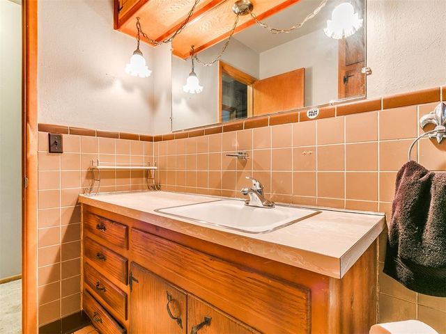 505 Cass Avenue, Moore, OK 73160