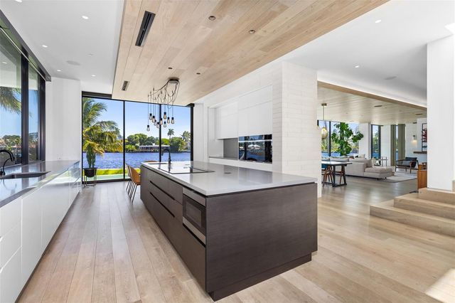 516 Mola Avenue, Fort Lauderdale, FL 33301