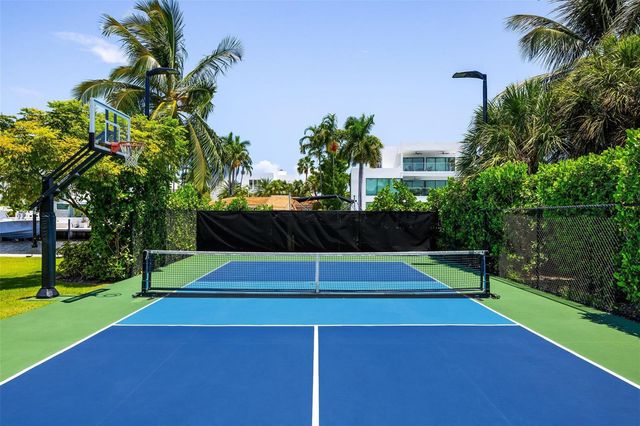 516 Mola Avenue, Fort Lauderdale, FL 33301