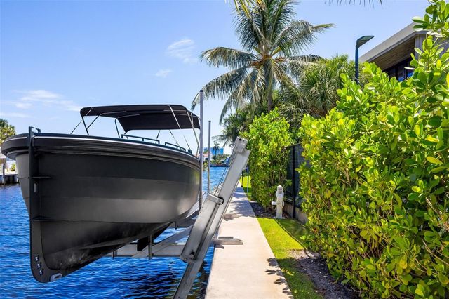 516 Mola Avenue, Fort Lauderdale, FL 33301